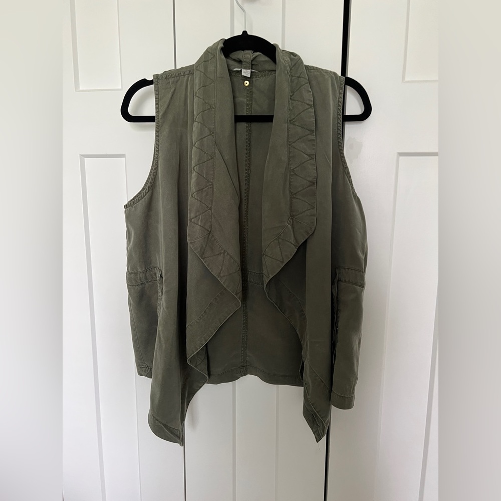 Light washed army green Guess vest with belt